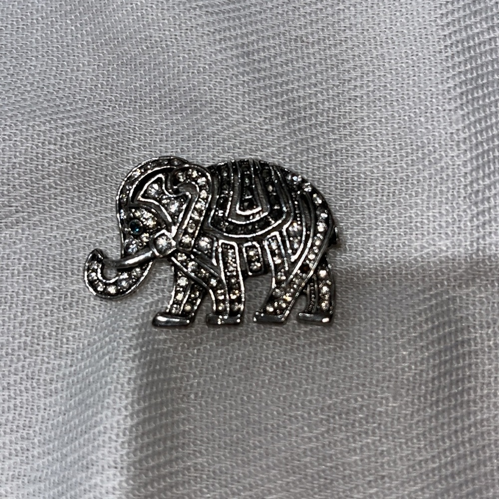 *FREE WITH ANY BUNDLE* Elephant pin 🐘 - Picture 2 of 4